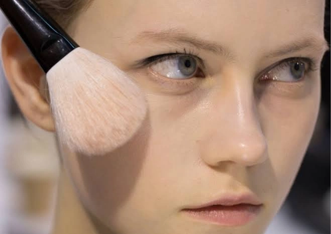 The Anti-Blush Trend Is Changing How People Sculpt Their Cheeks